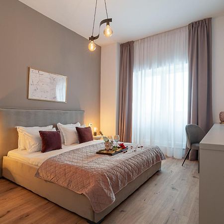 Loggia & Luxe 5Br Penthouse In Universitatii Area Bucarest Esterno foto