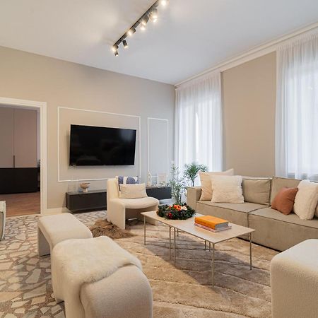 Loggia & Luxe 5Br Penthouse In Universitatii Area Bucarest Esterno foto