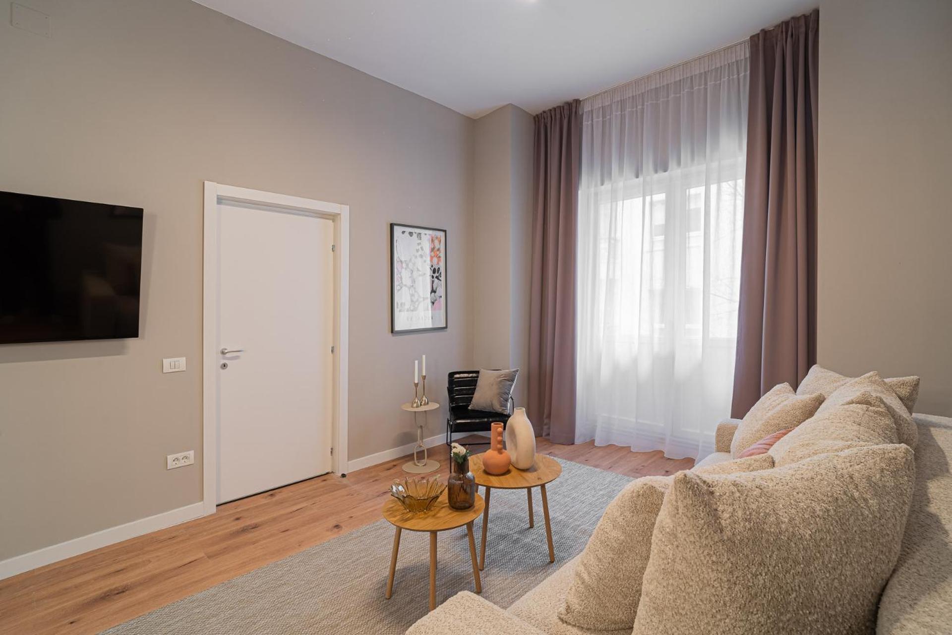 Loggia & Luxe 5Br Penthouse In Universitatii Area Bucarest Esterno foto