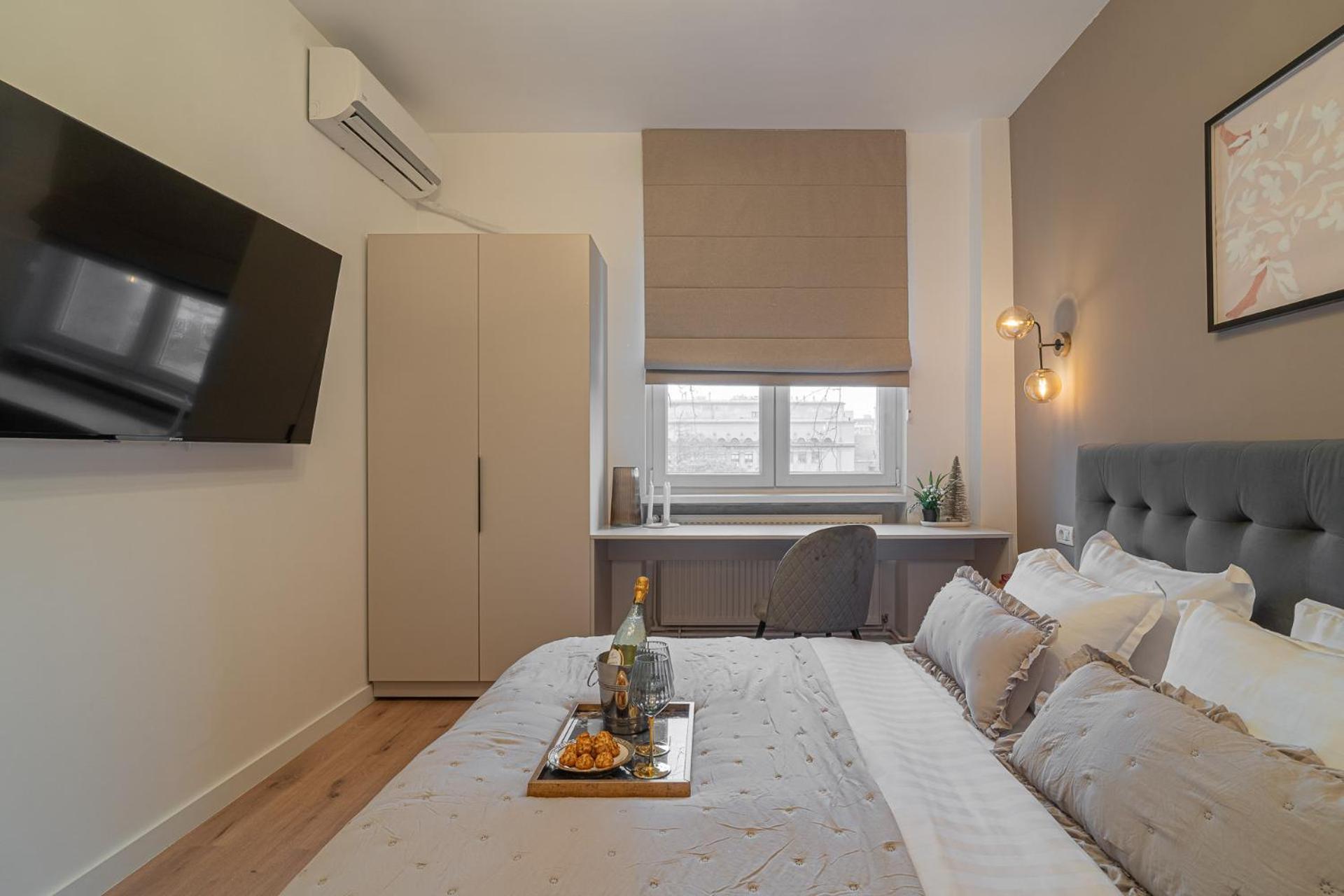 Loggia & Luxe 5Br Penthouse In Universitatii Area Bucarest Esterno foto