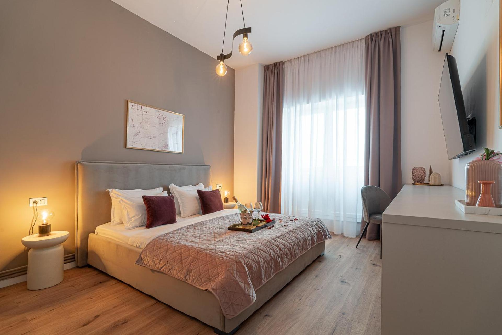 Loggia & Luxe 5Br Penthouse In Universitatii Area Bucarest Esterno foto