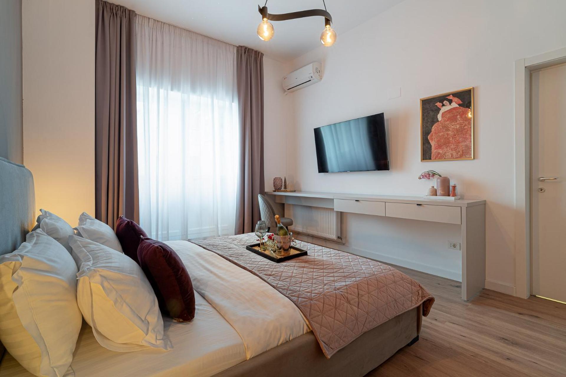 Loggia & Luxe 5Br Penthouse In Universitatii Area Bucarest Esterno foto