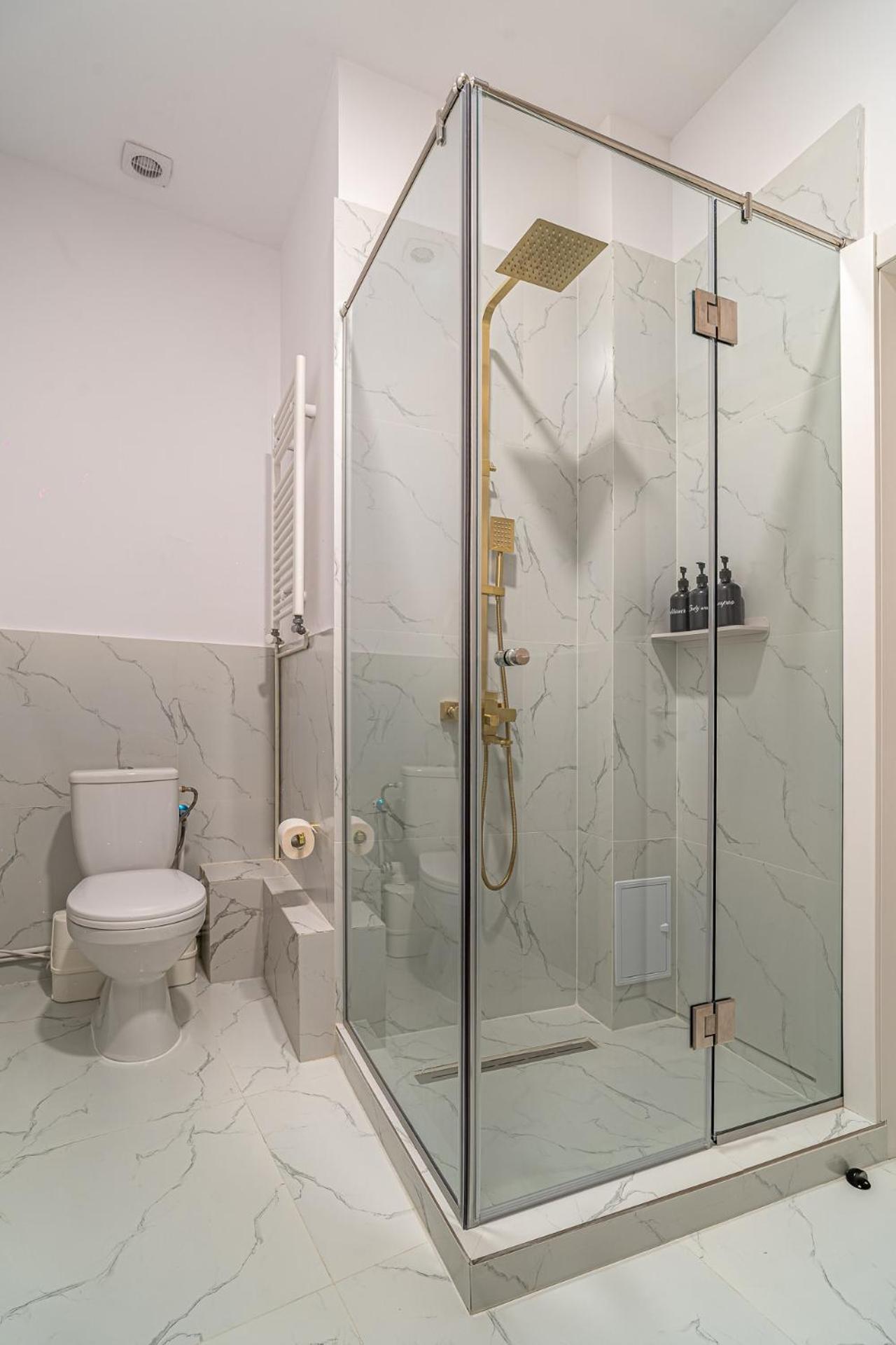 Loggia & Luxe 5Br Penthouse In Universitatii Area Bucarest Esterno foto
