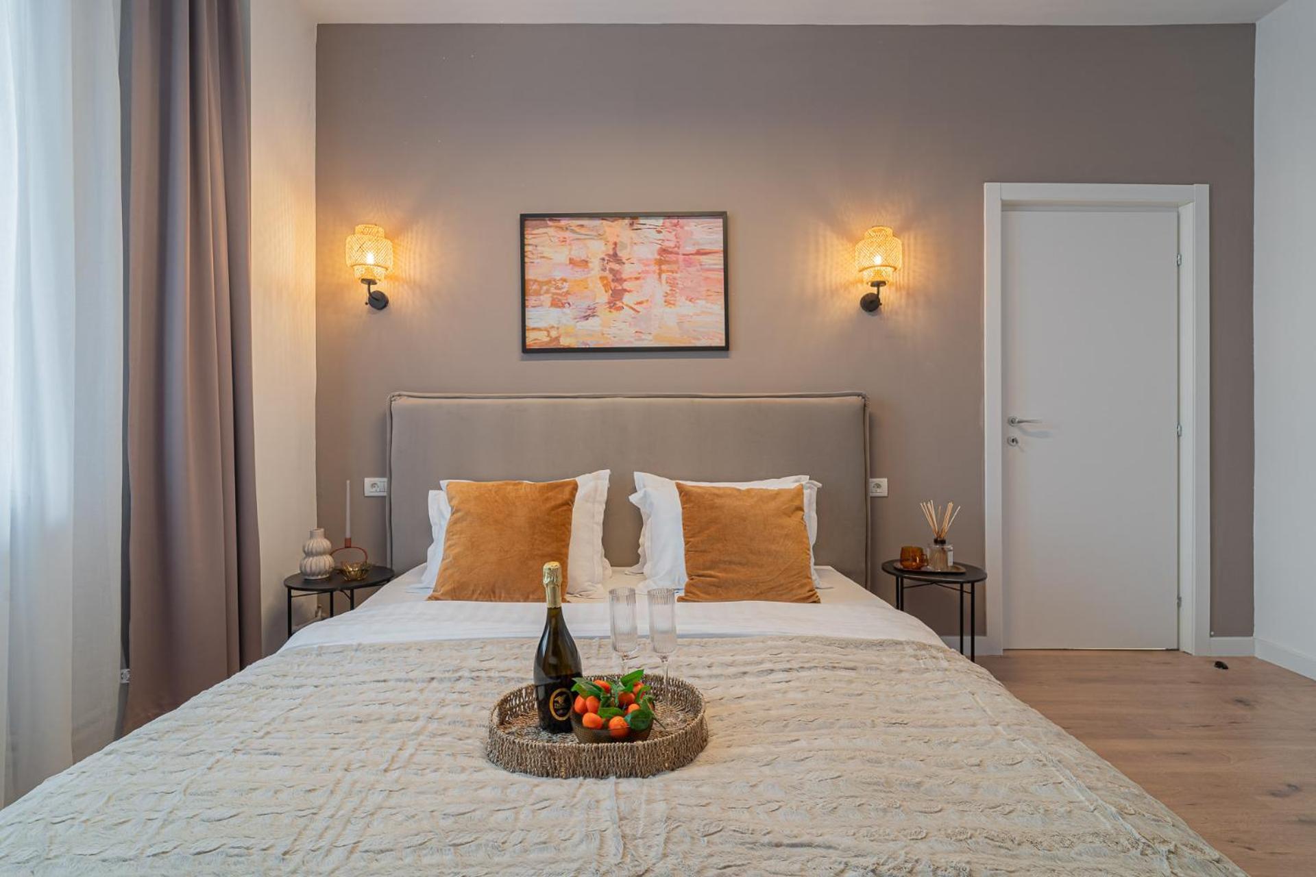 Loggia & Luxe 5Br Penthouse In Universitatii Area Bucarest Esterno foto