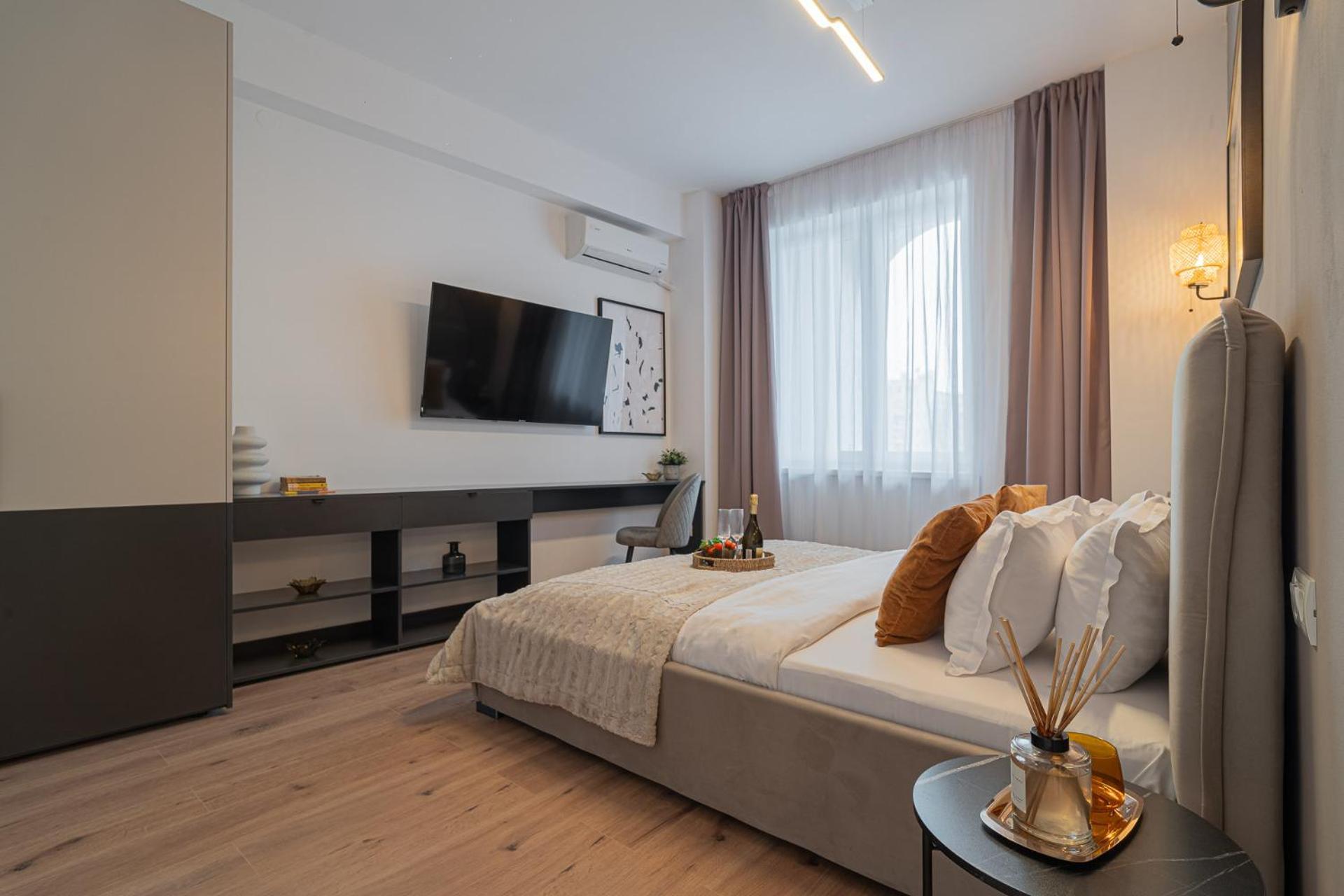 Loggia & Luxe 5Br Penthouse In Universitatii Area Bucarest Esterno foto