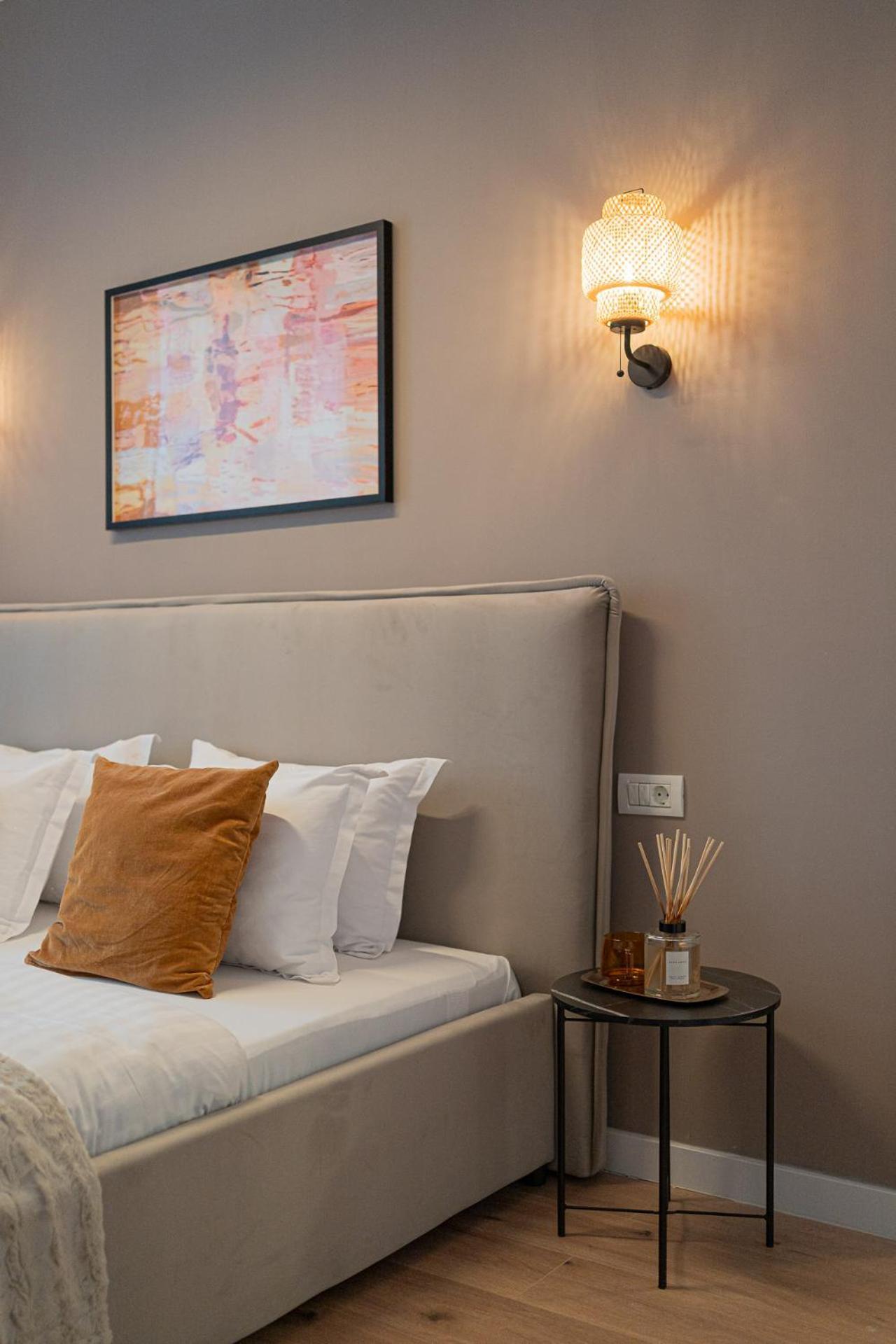 Loggia & Luxe 5Br Penthouse In Universitatii Area Bucarest Esterno foto