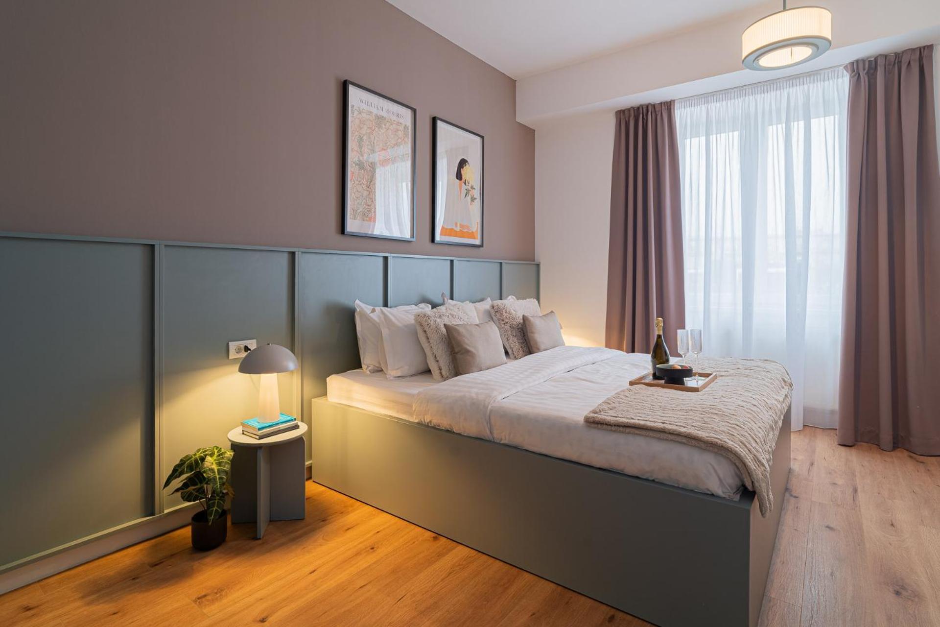 Loggia & Luxe 5Br Penthouse In Universitatii Area Bucarest Esterno foto