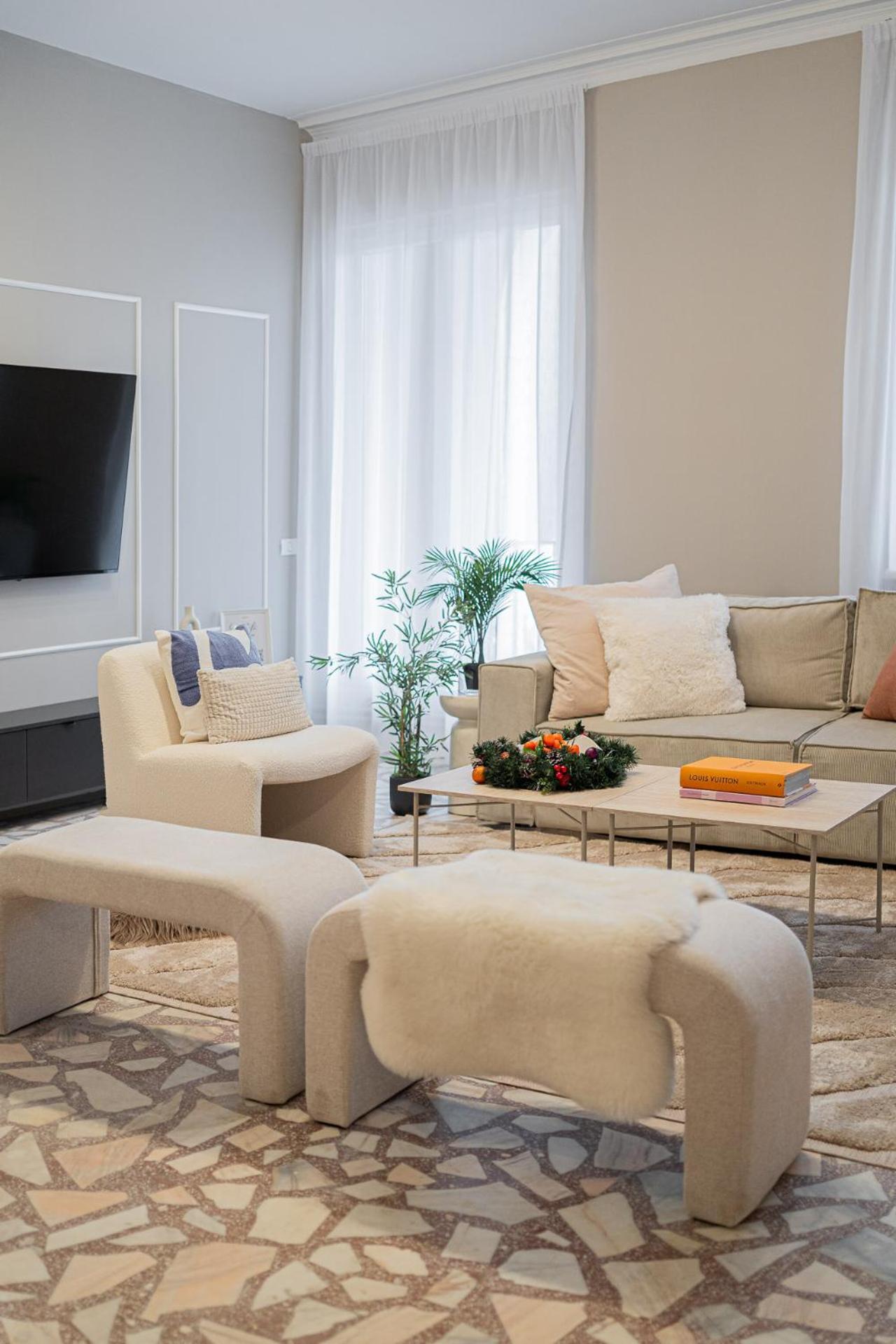Loggia & Luxe 5Br Penthouse In Universitatii Area Bucarest Esterno foto