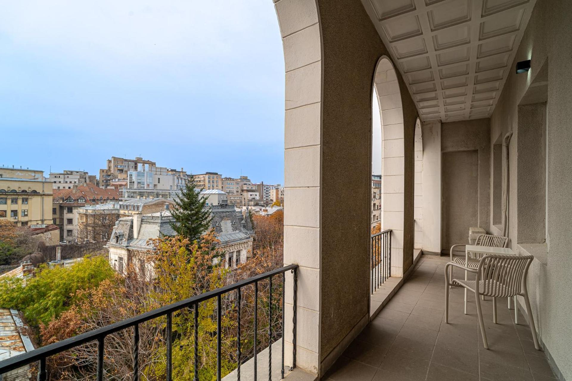 Loggia & Luxe 5Br Penthouse In Universitatii Area Bucarest Esterno foto